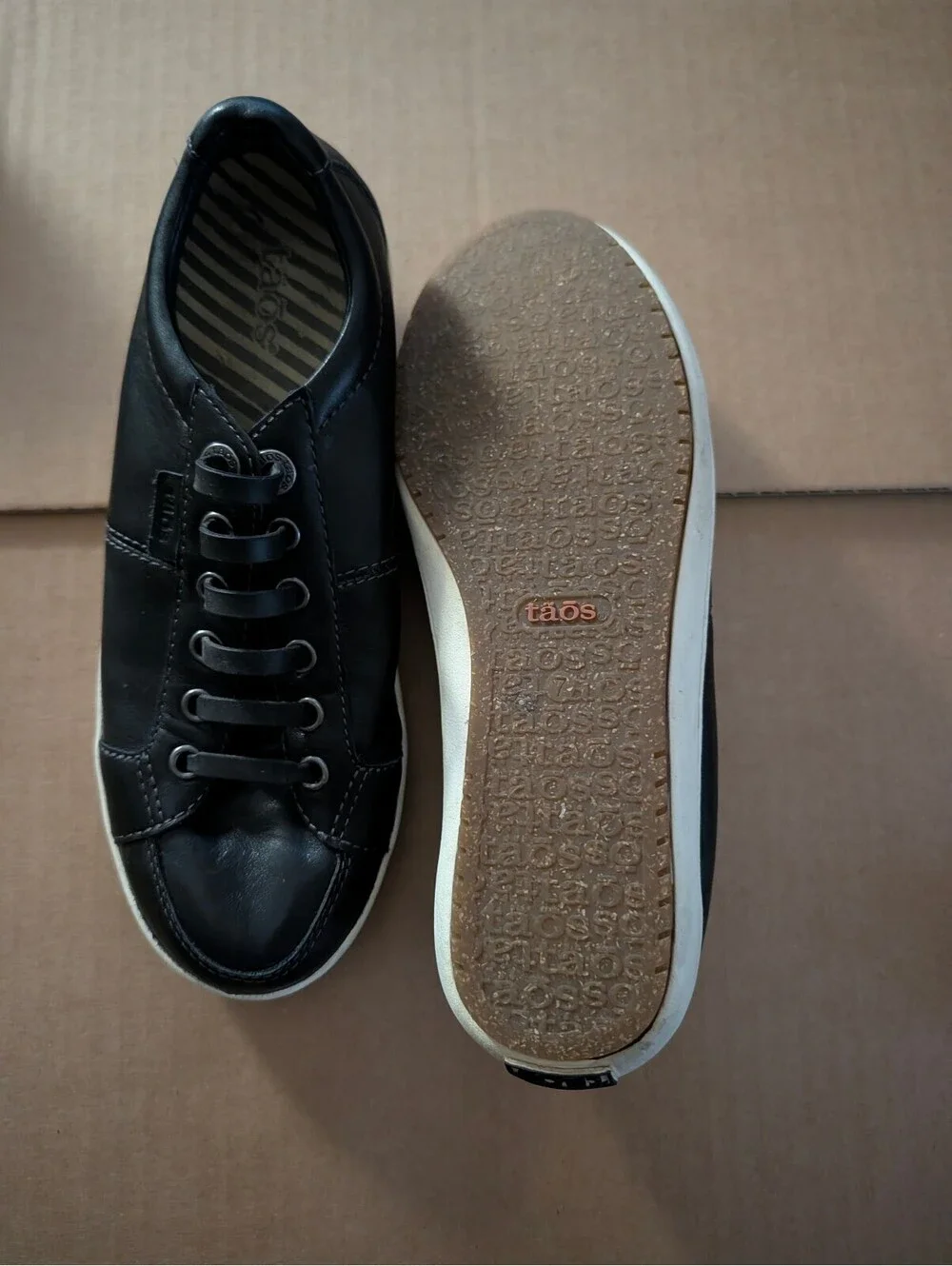 Taos Footwear Onward Black Leather Sneakers - Women's Size 7 Elastic Laces EUC